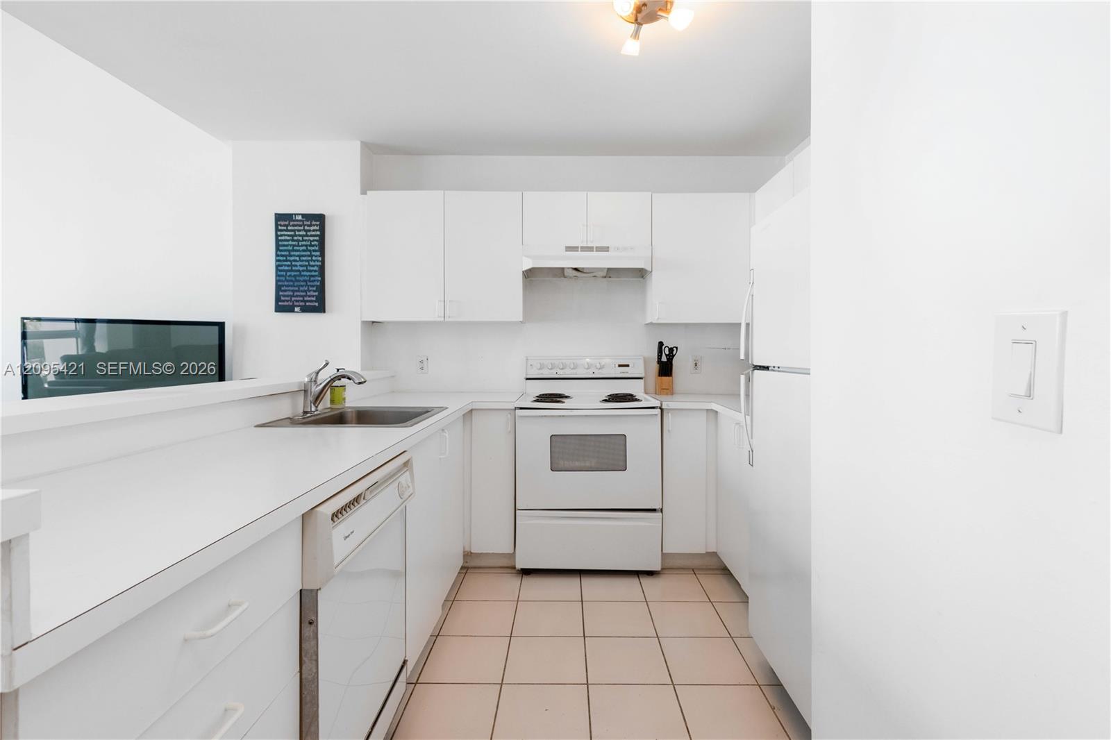 5445 Collins Ave Unit: BAY12