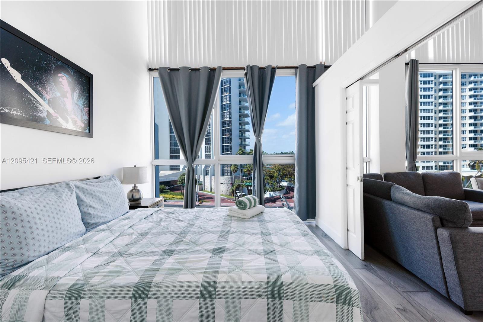 5445 Collins Ave Unit: BAY12