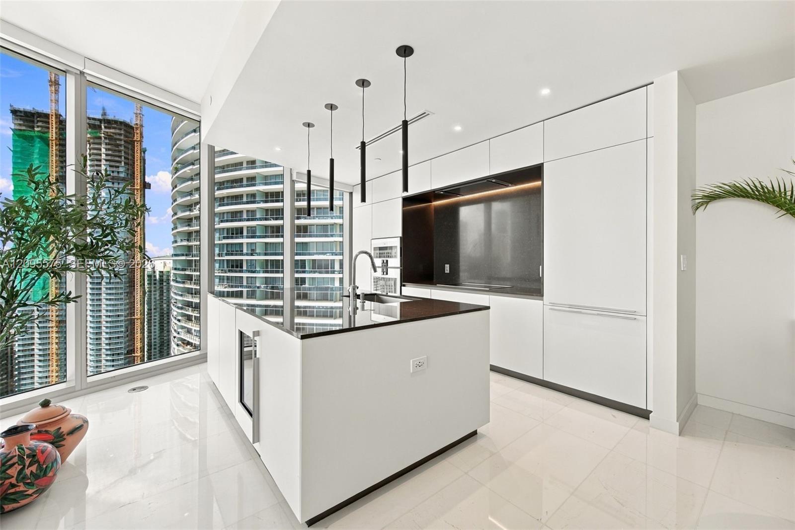 300 Biscayne Boulevard Way # 4007W
