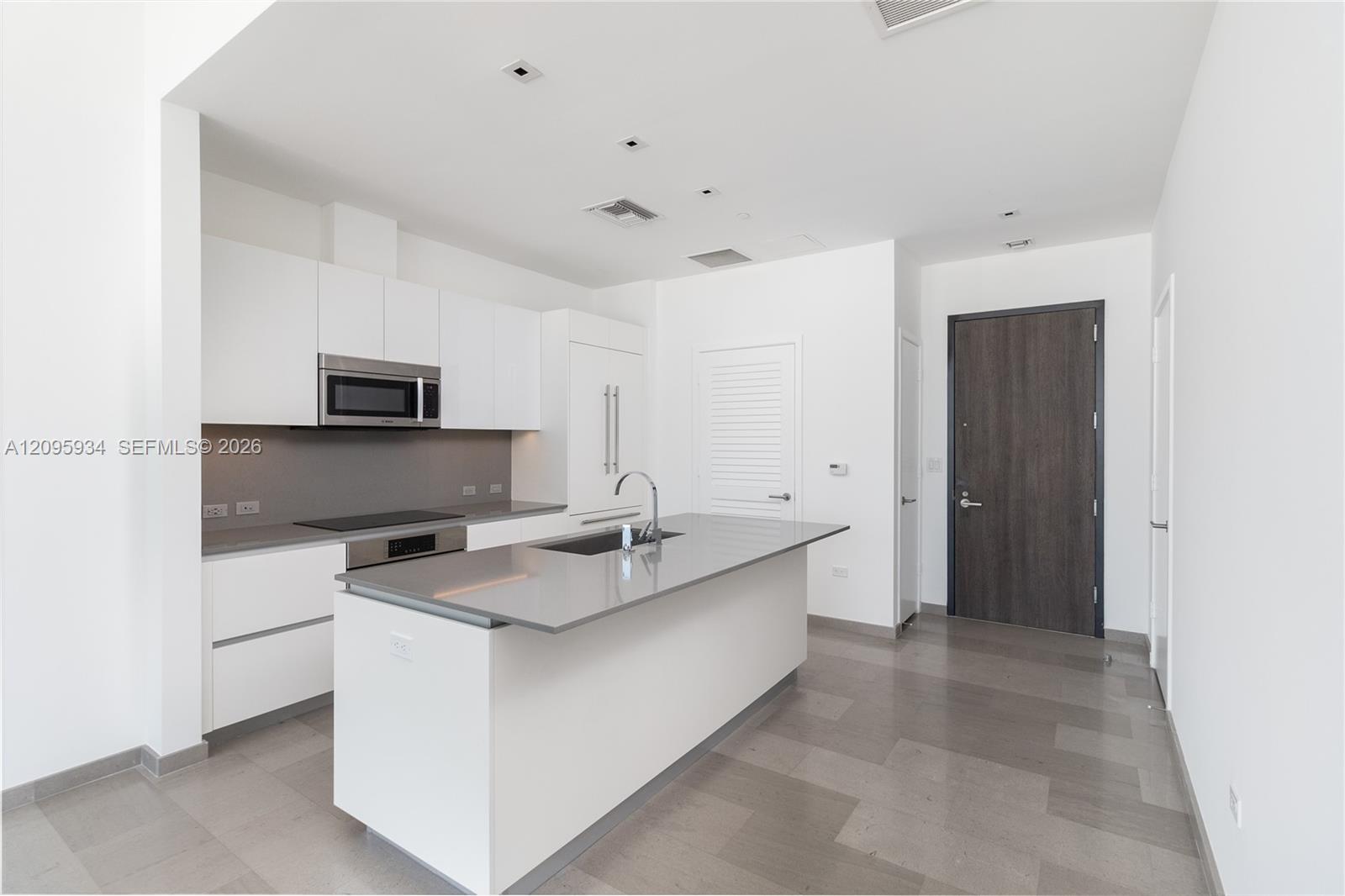 68 SE 6th St # 4006