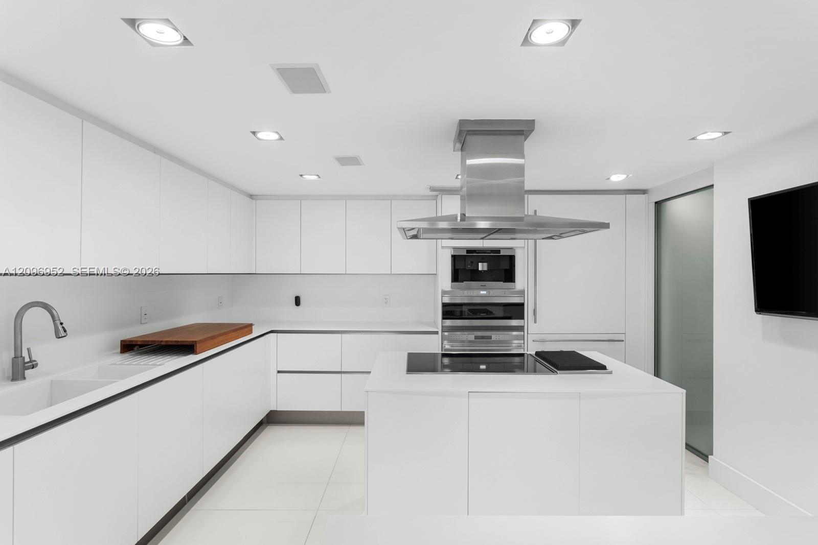 10155 Collins Avenue # 1210