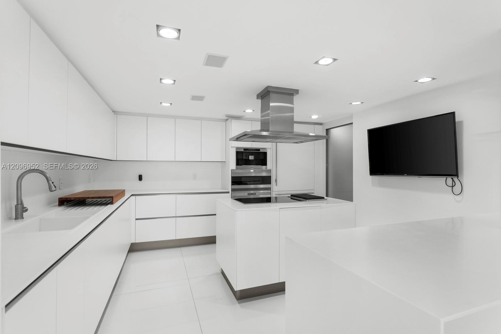 10155 Collins Avenue # 1210