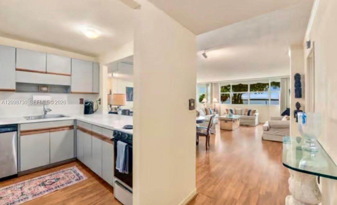 1420 Brickell Bay Dr # 202E