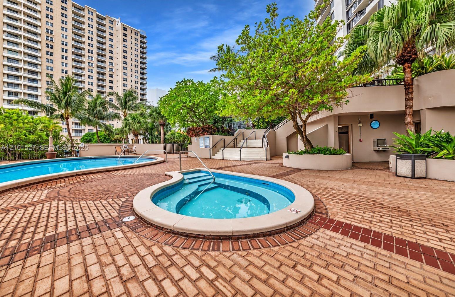 520 Brickell Key Dr # A1811