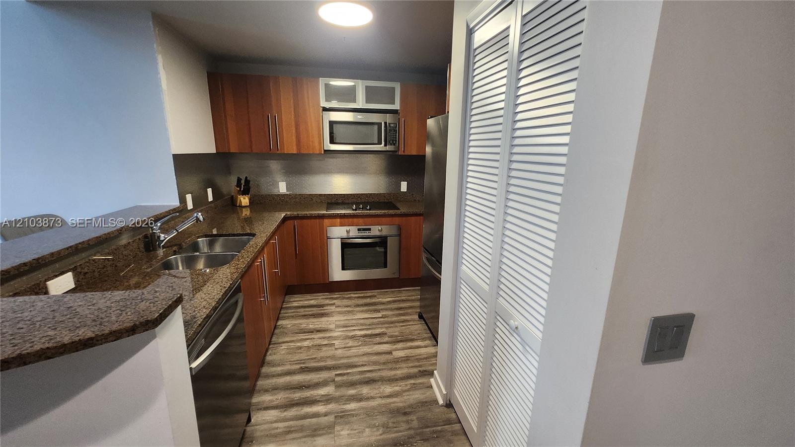 300 S Biscayne Blvd # 808 Unit: L-808