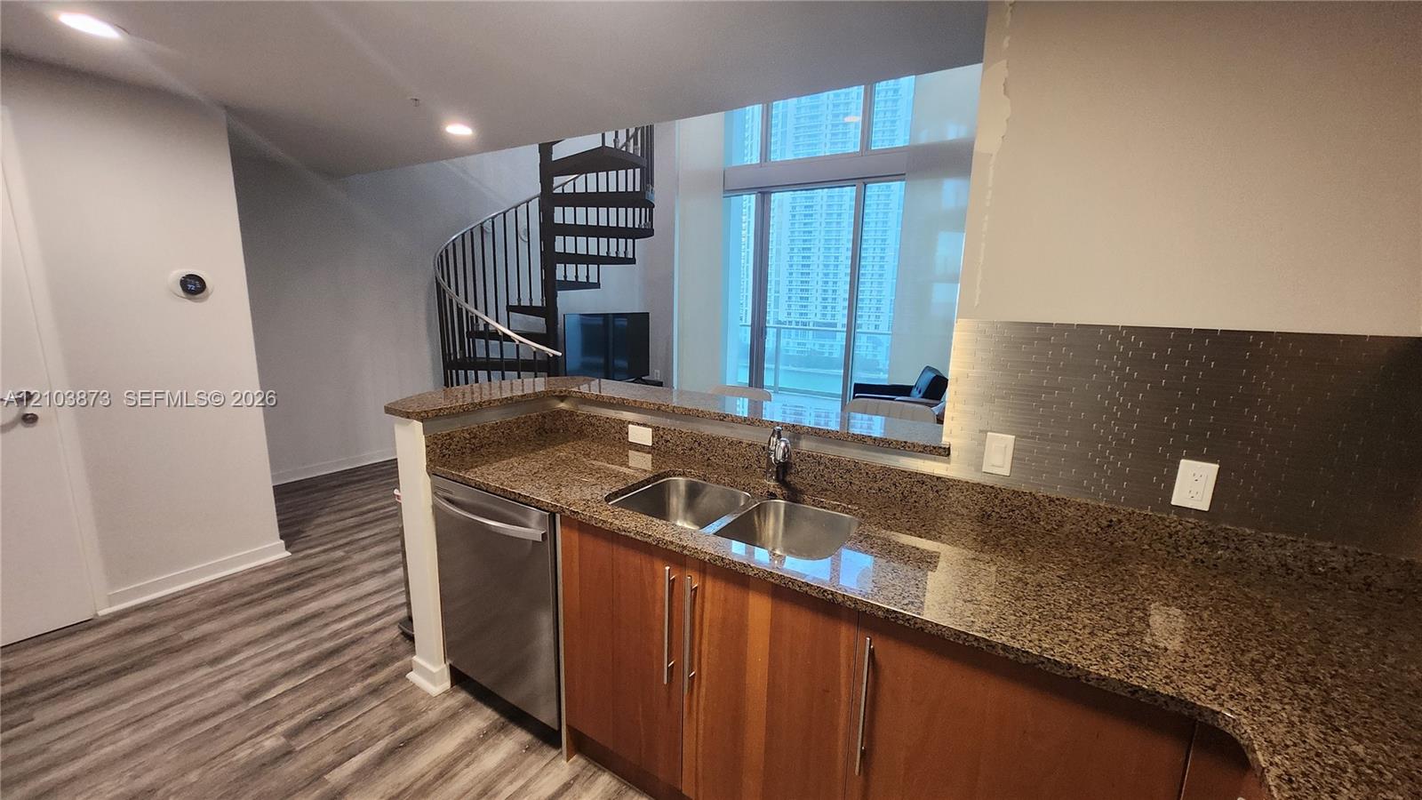 300 S Biscayne Blvd # 808 Unit: L-808
