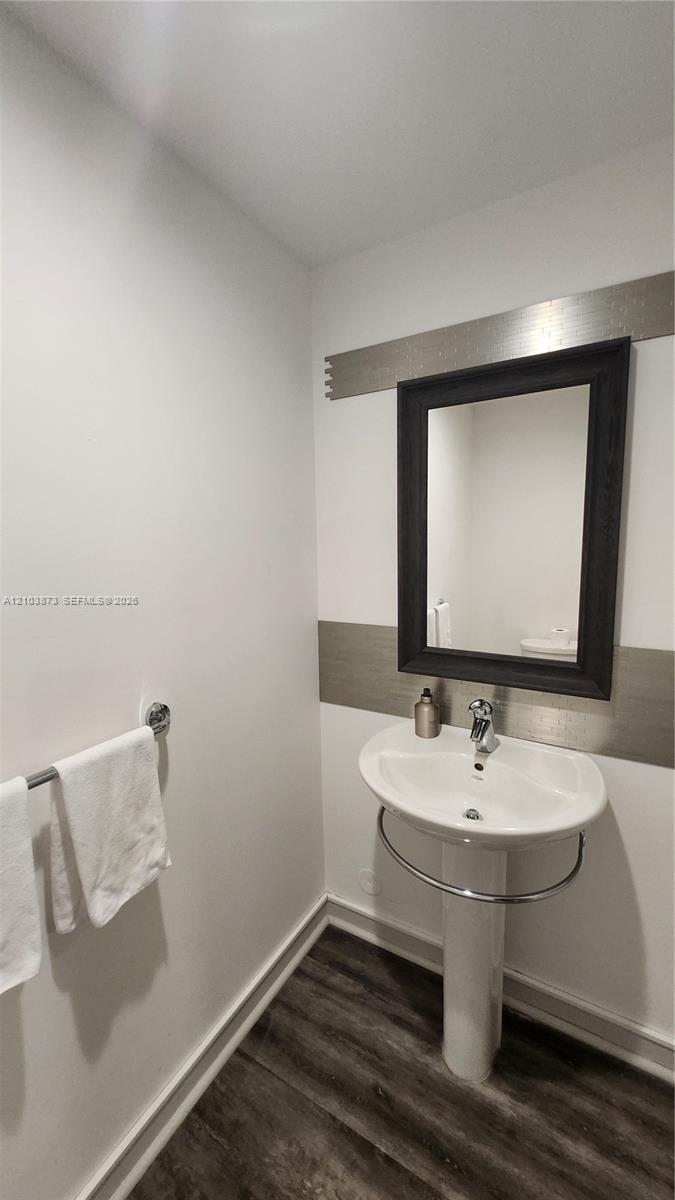 300 S Biscayne Blvd # 808 Unit: L-808