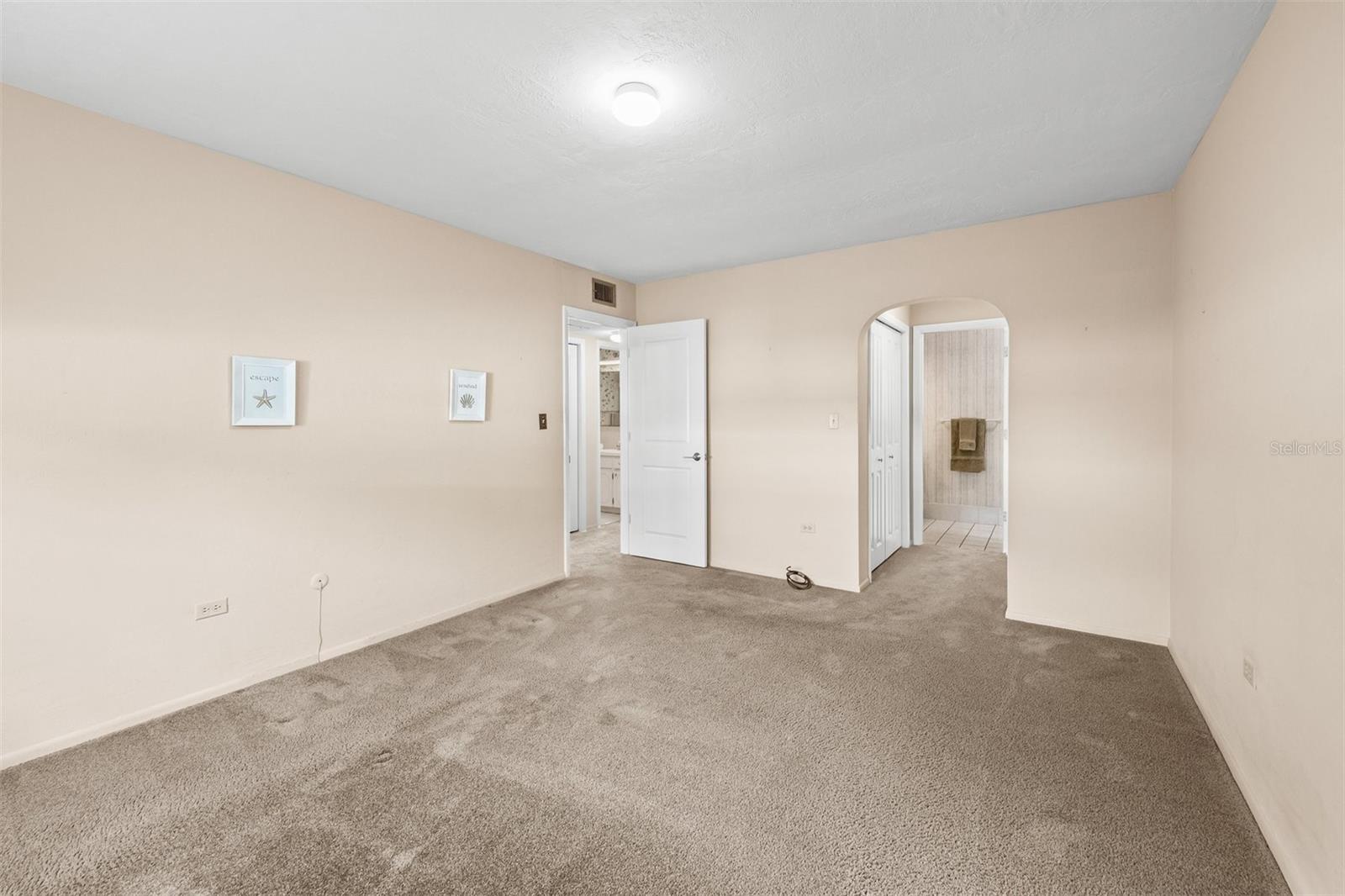 137 AVENIDA MESSINA #2