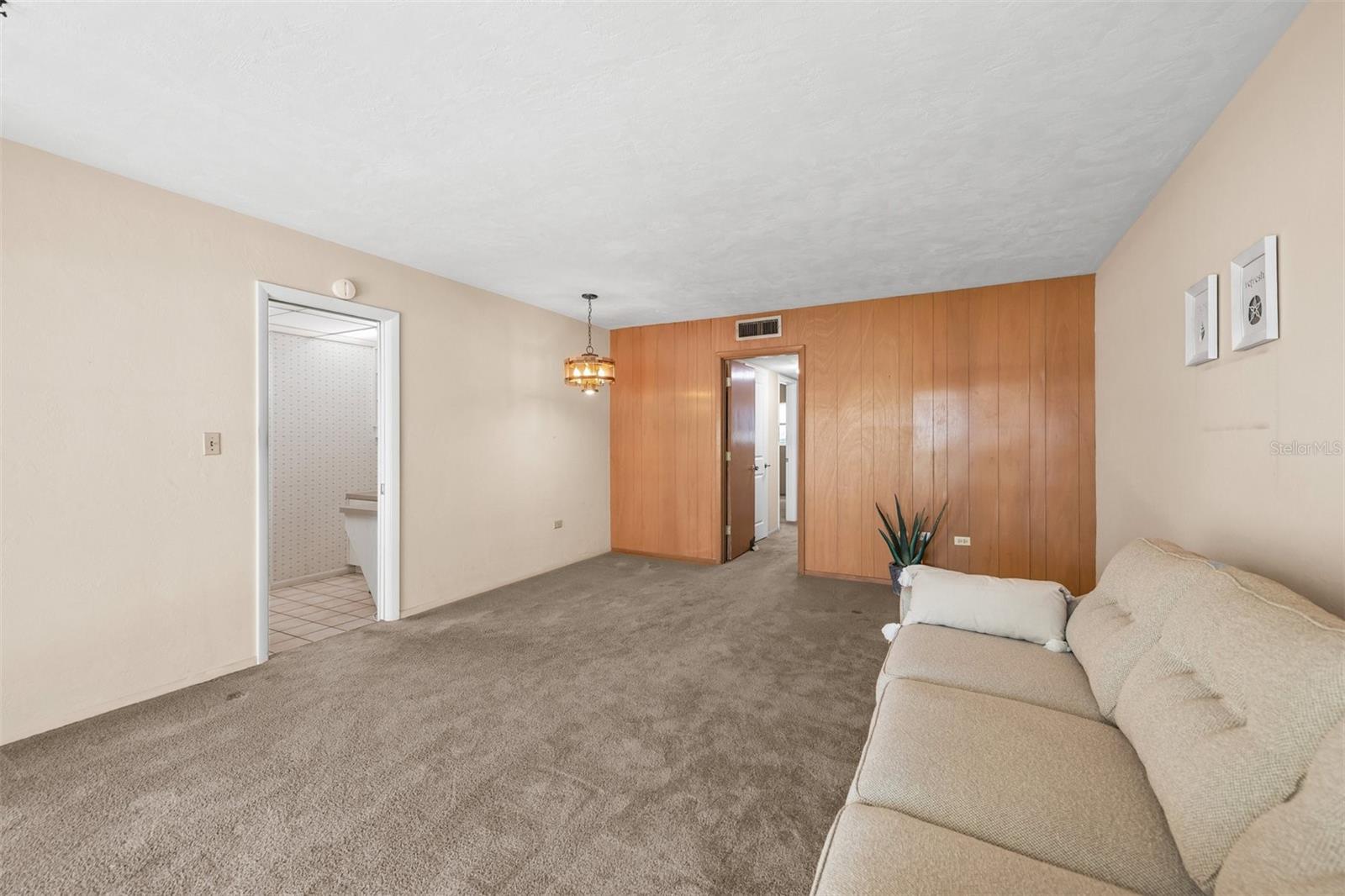 137 AVENIDA MESSINA #2