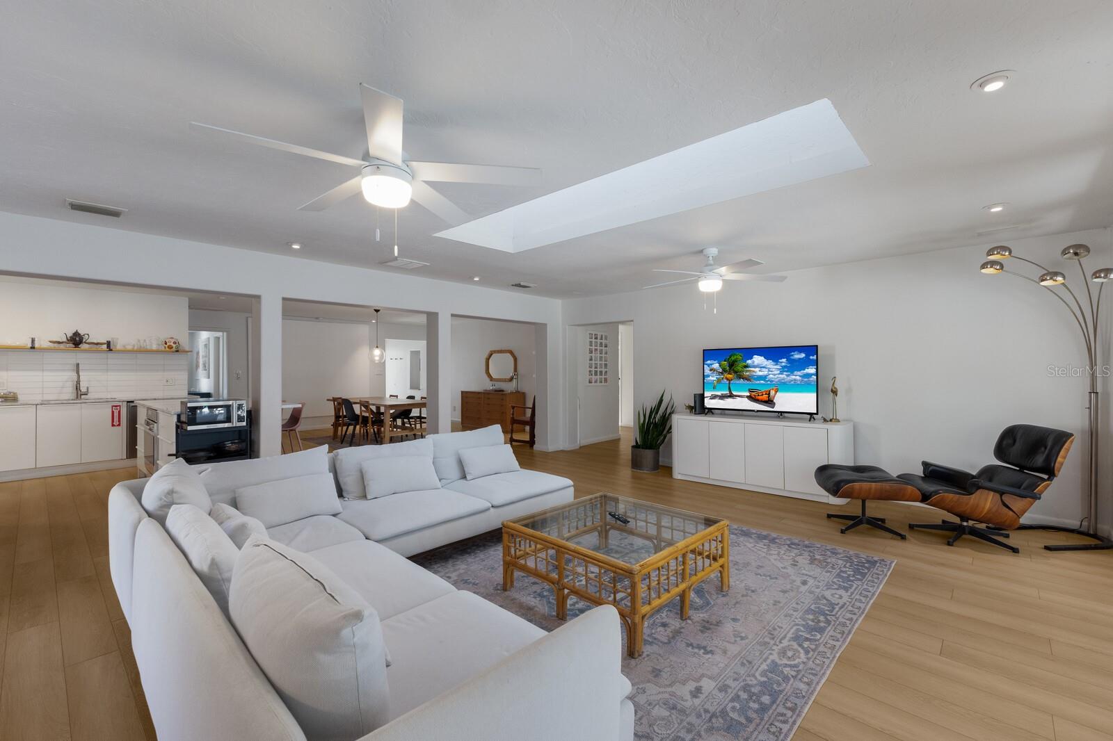 3913 CHAPEL DR