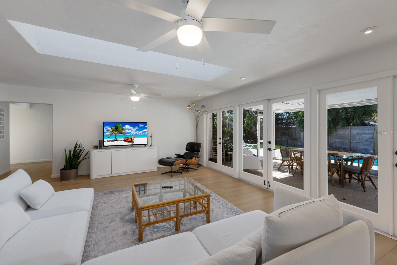 3913 CHAPEL DR