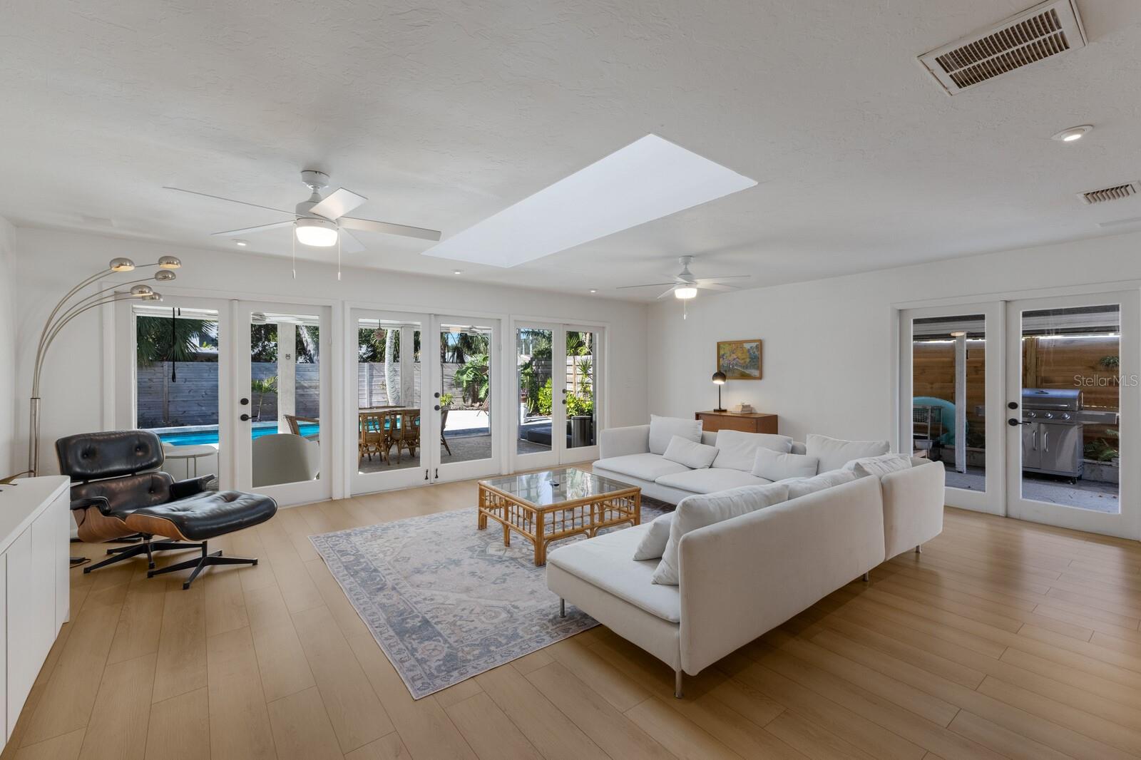 3913 CHAPEL DR