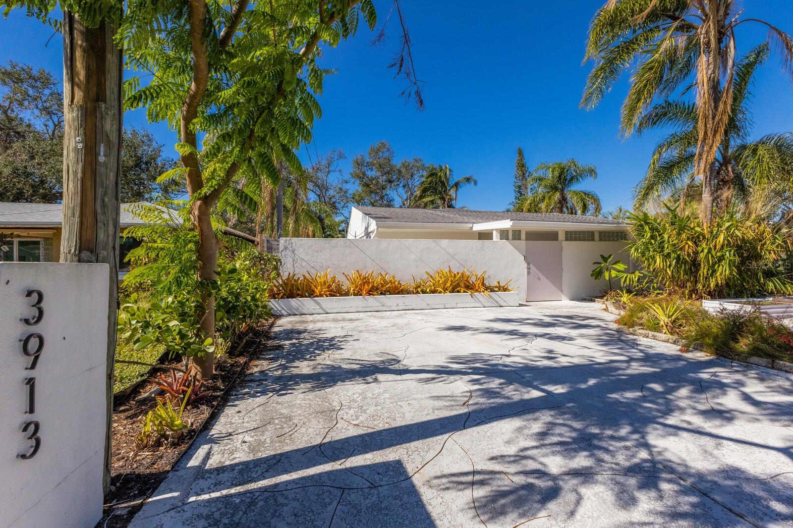 3913 CHAPEL DR