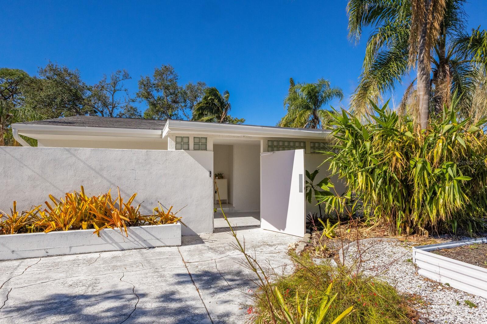3913 CHAPEL DR