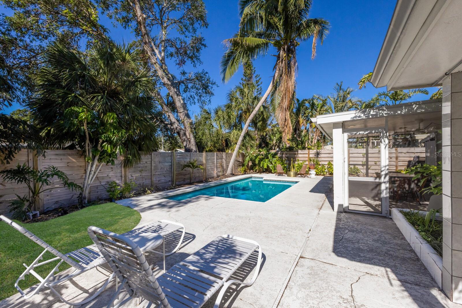 3913 CHAPEL DR