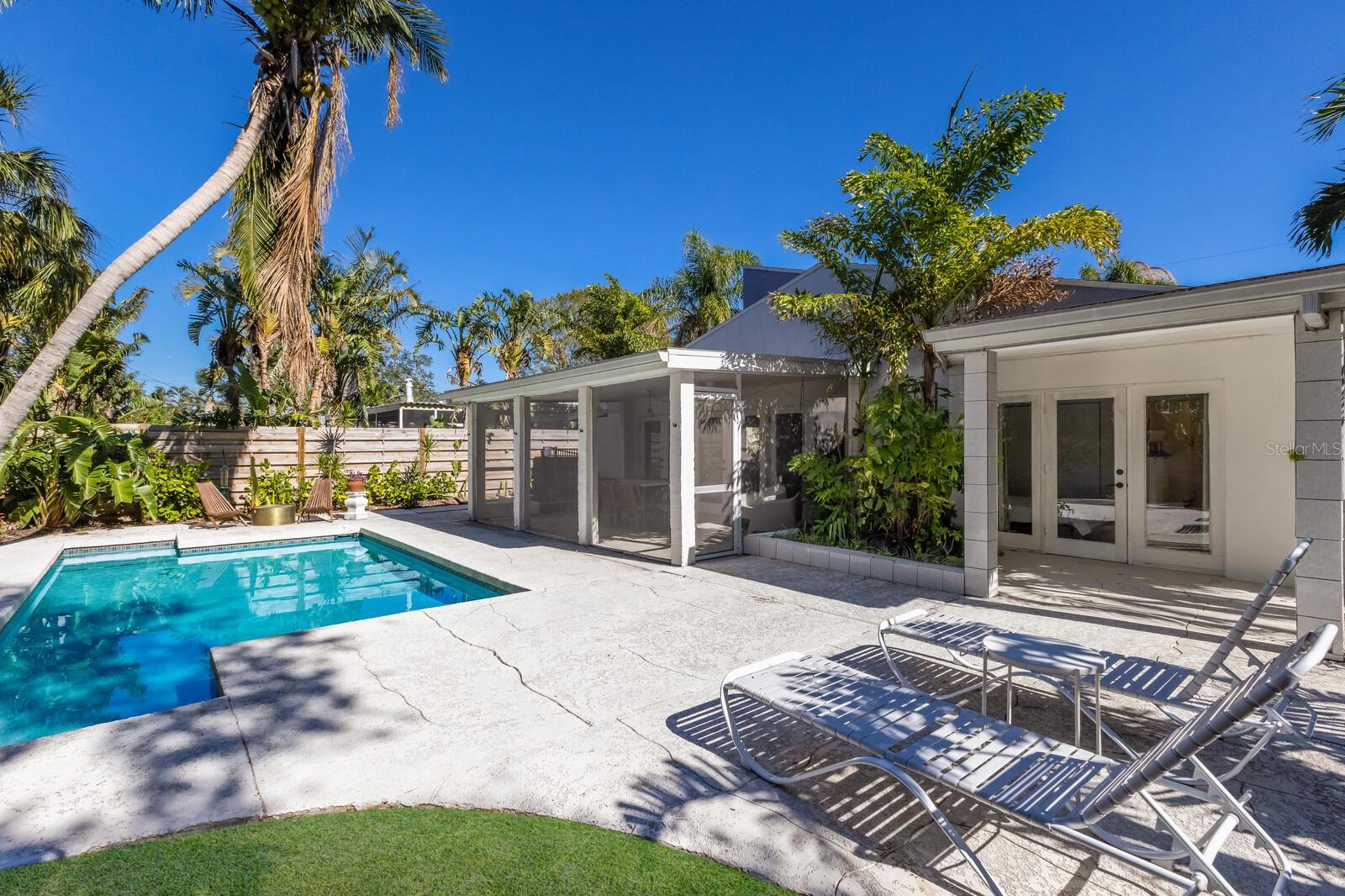 3913 CHAPEL DR