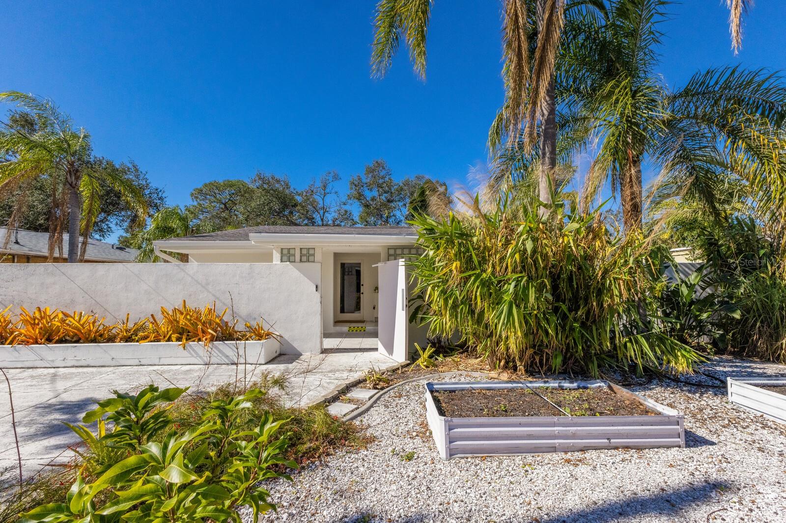 3913 CHAPEL DR