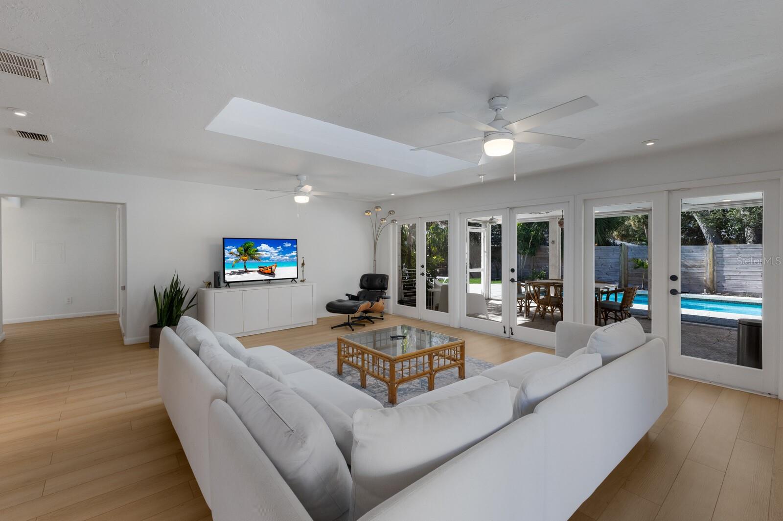 3913 CHAPEL DR
