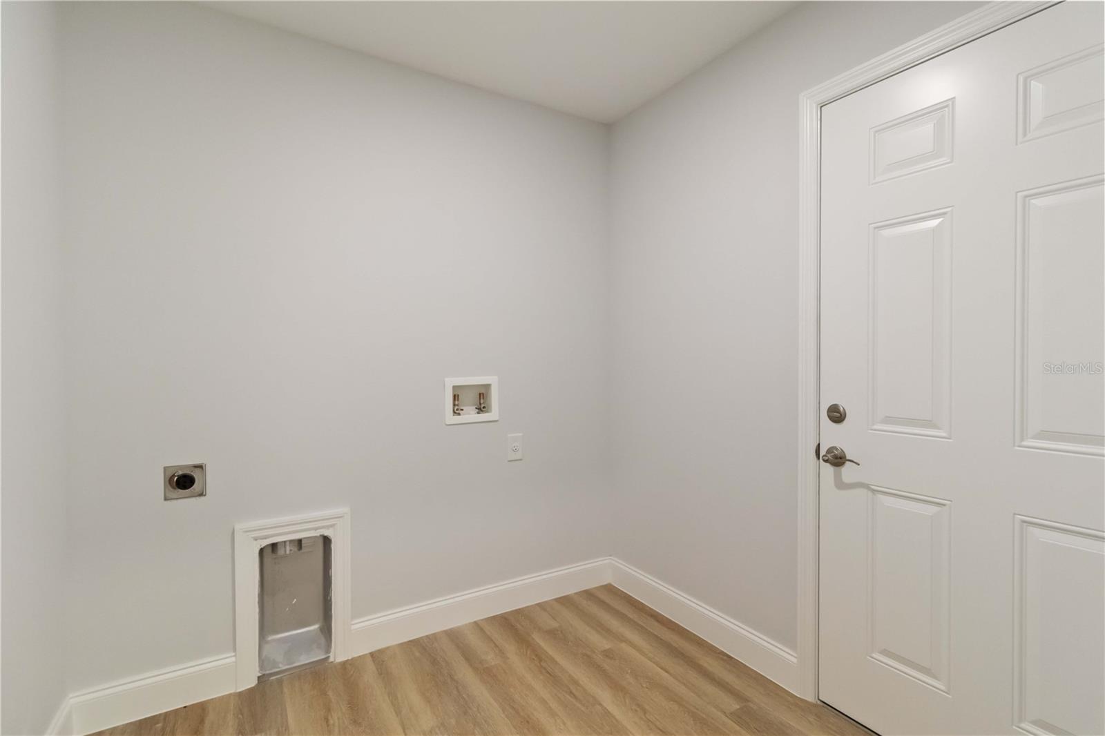 100 ABBOTT CT