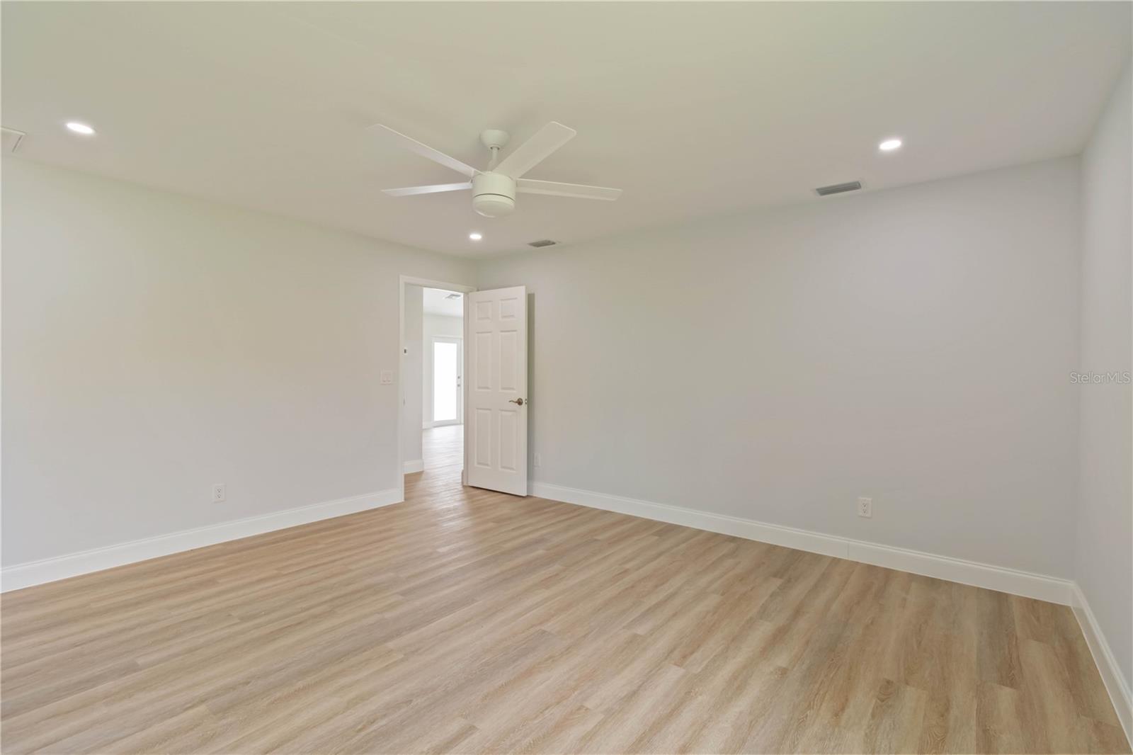 100 ABBOTT CT