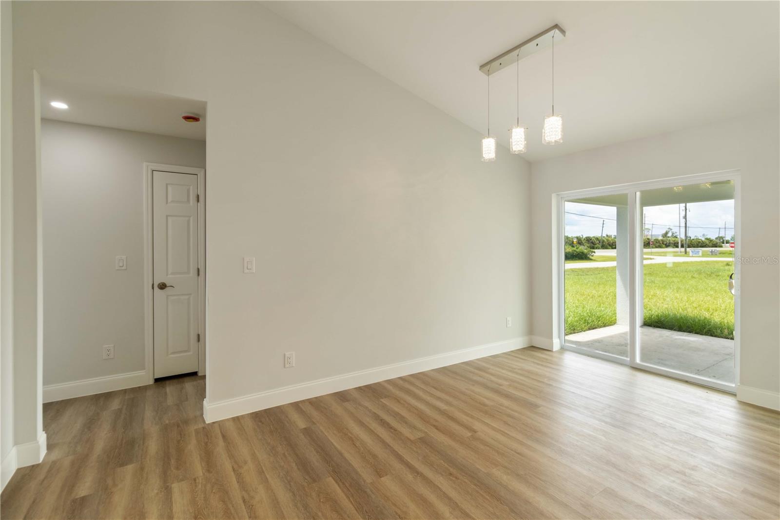 100 ABBOTT CT