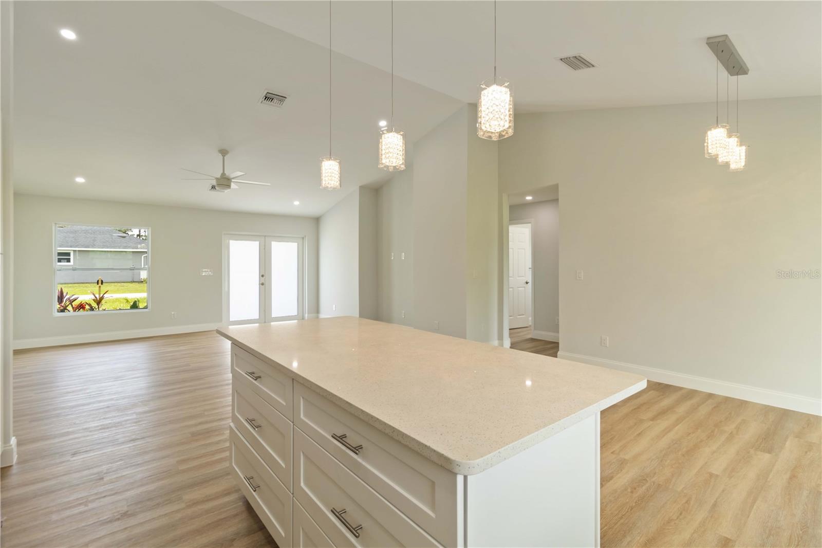 100 ABBOTT CT