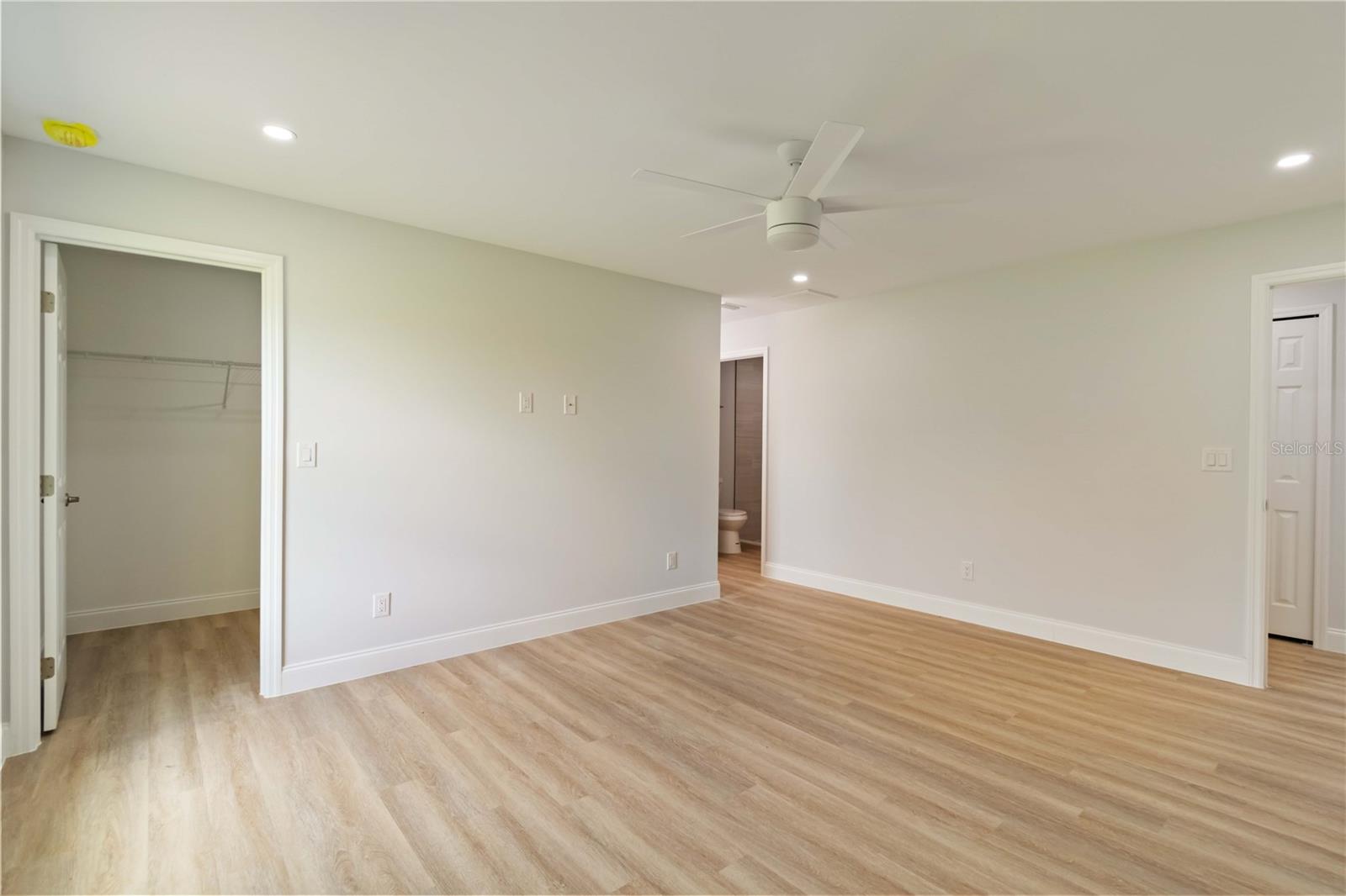 100 ABBOTT CT