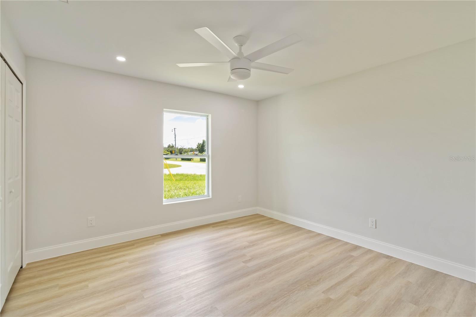 100 ABBOTT CT