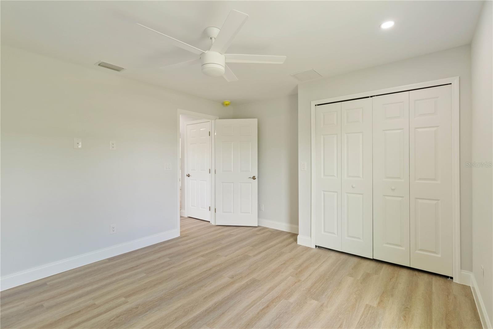 100 ABBOTT CT