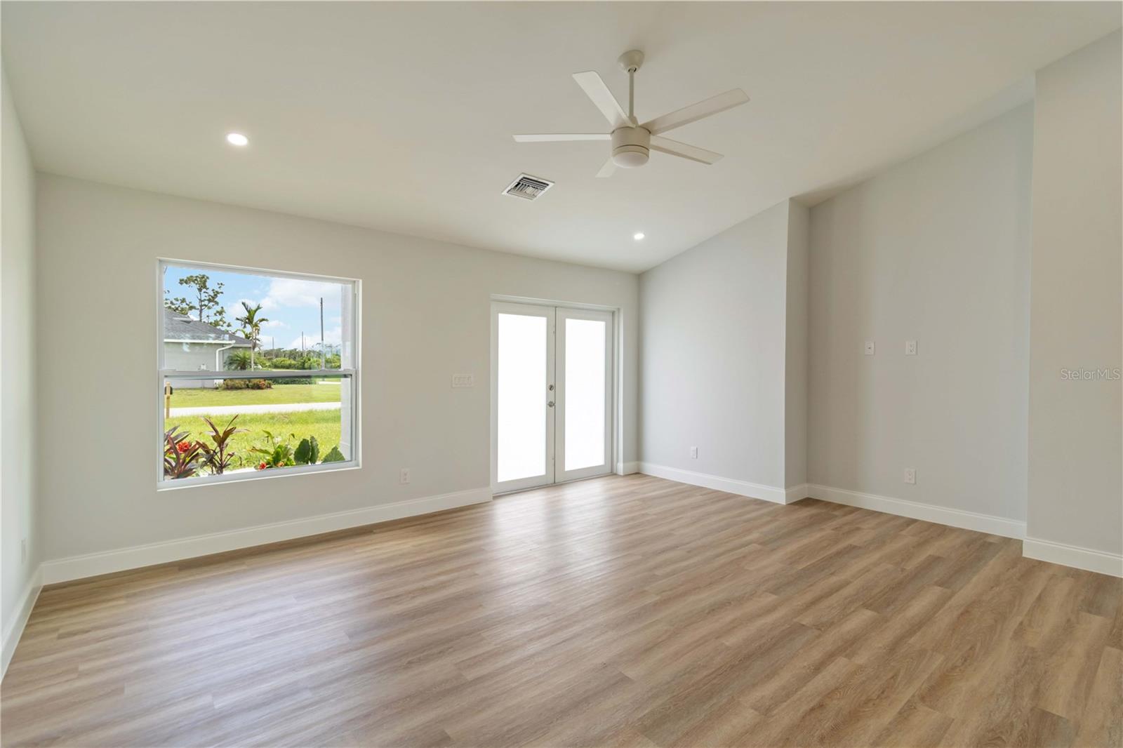 100 ABBOTT CT