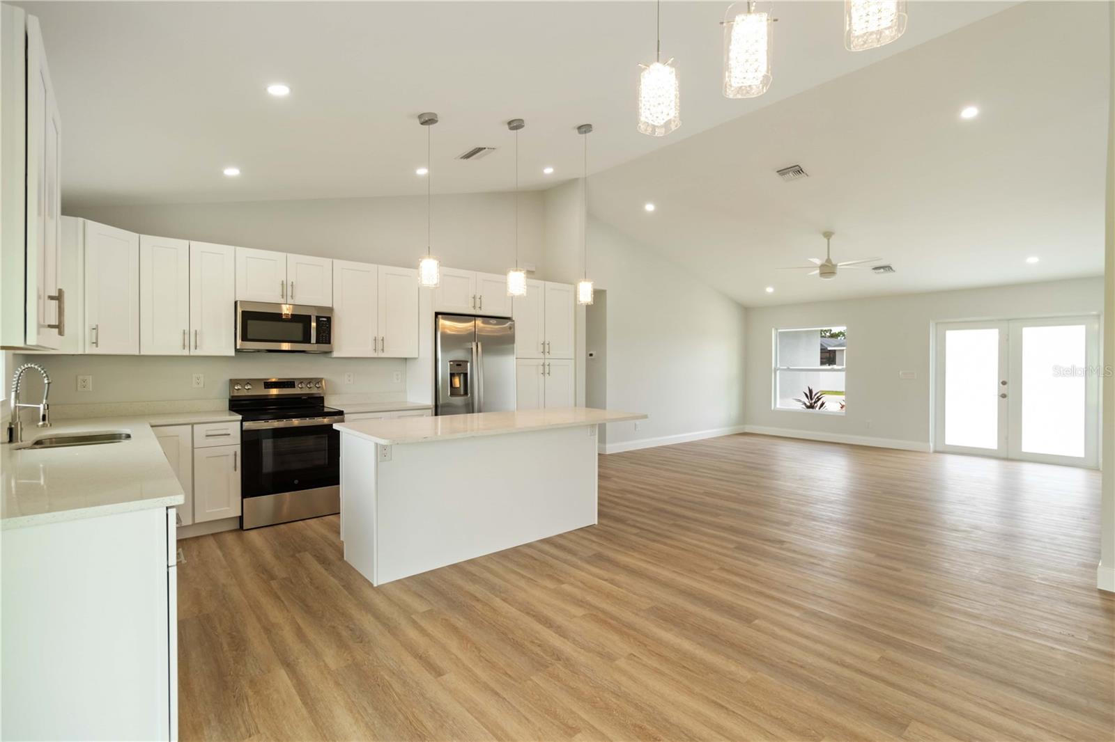 100 ABBOTT CT