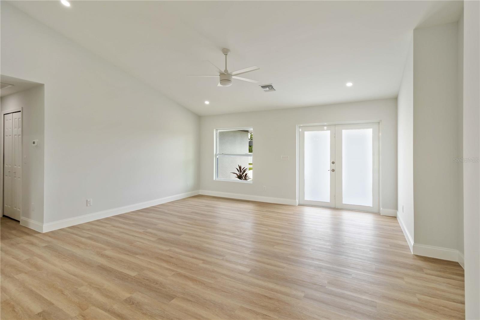 100 ABBOTT CT