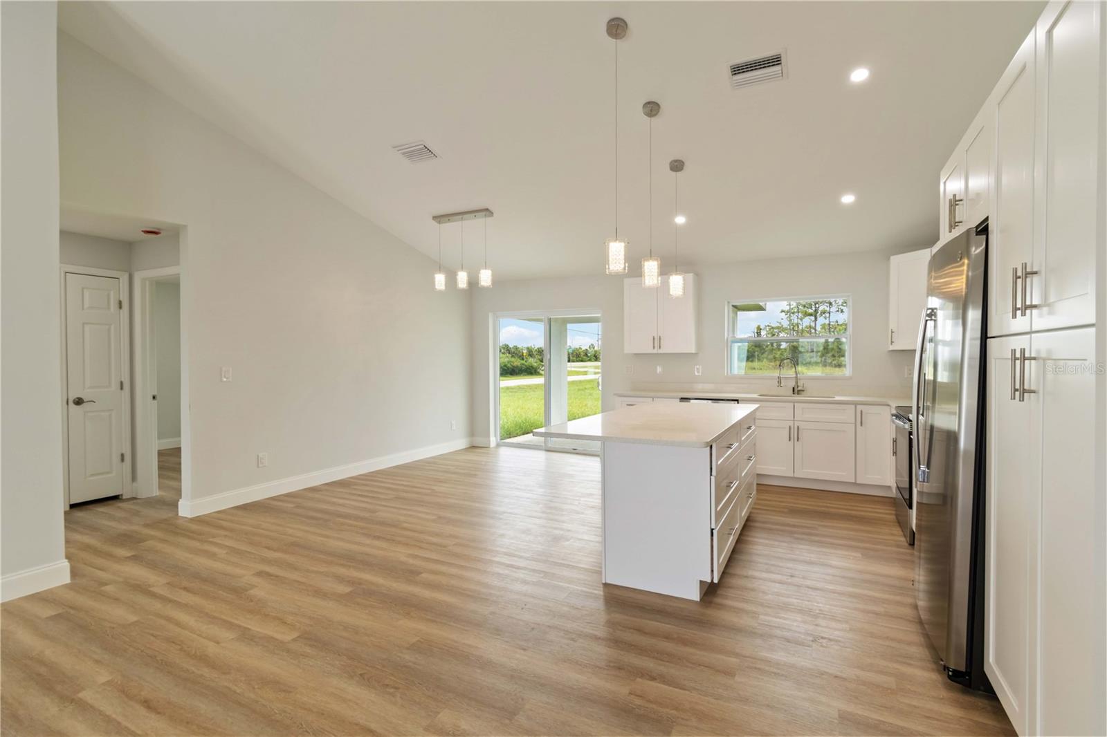 100 ABBOTT CT