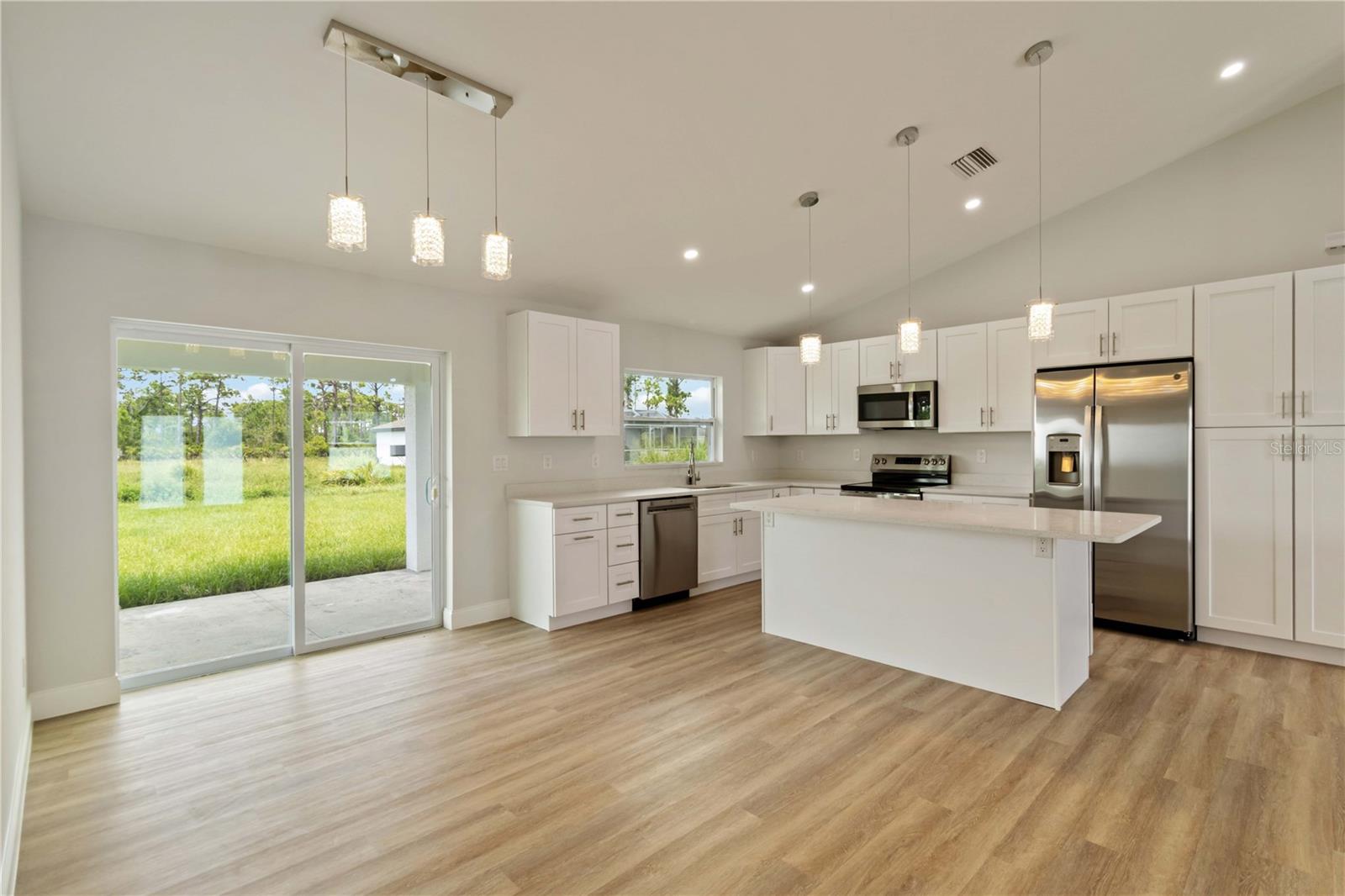 100 ABBOTT CT