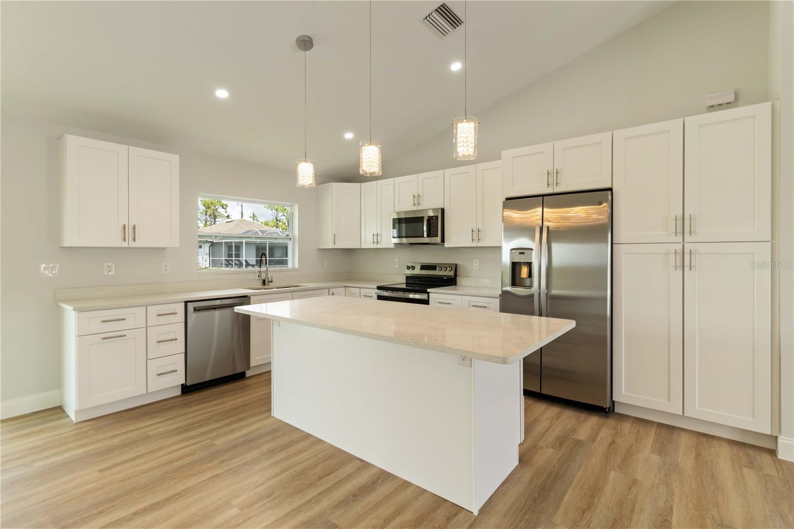 100 ABBOTT CT