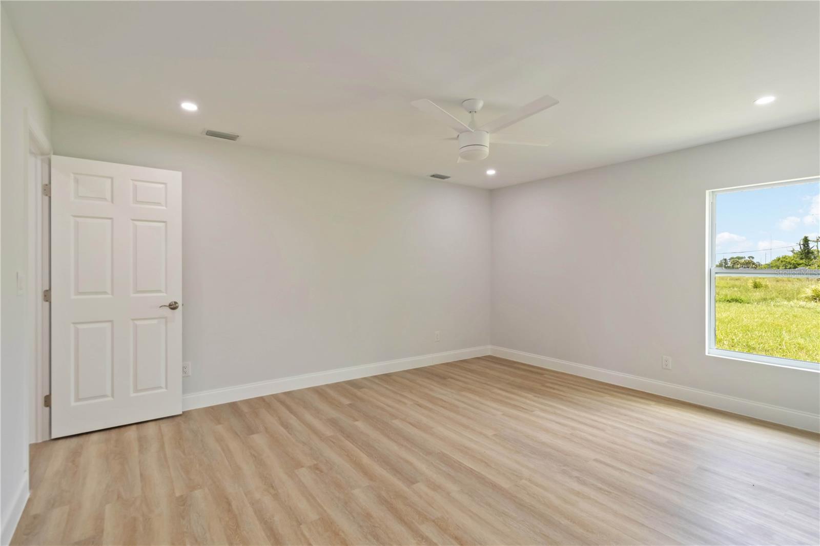 100 ABBOTT CT