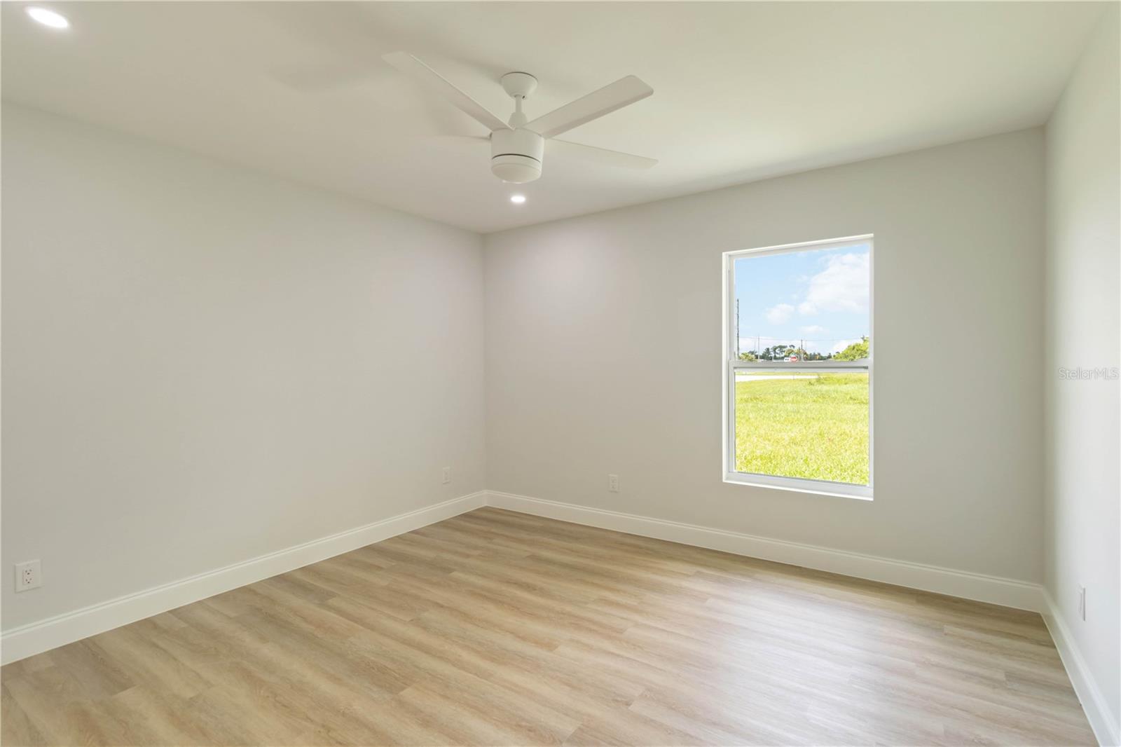100 ABBOTT CT