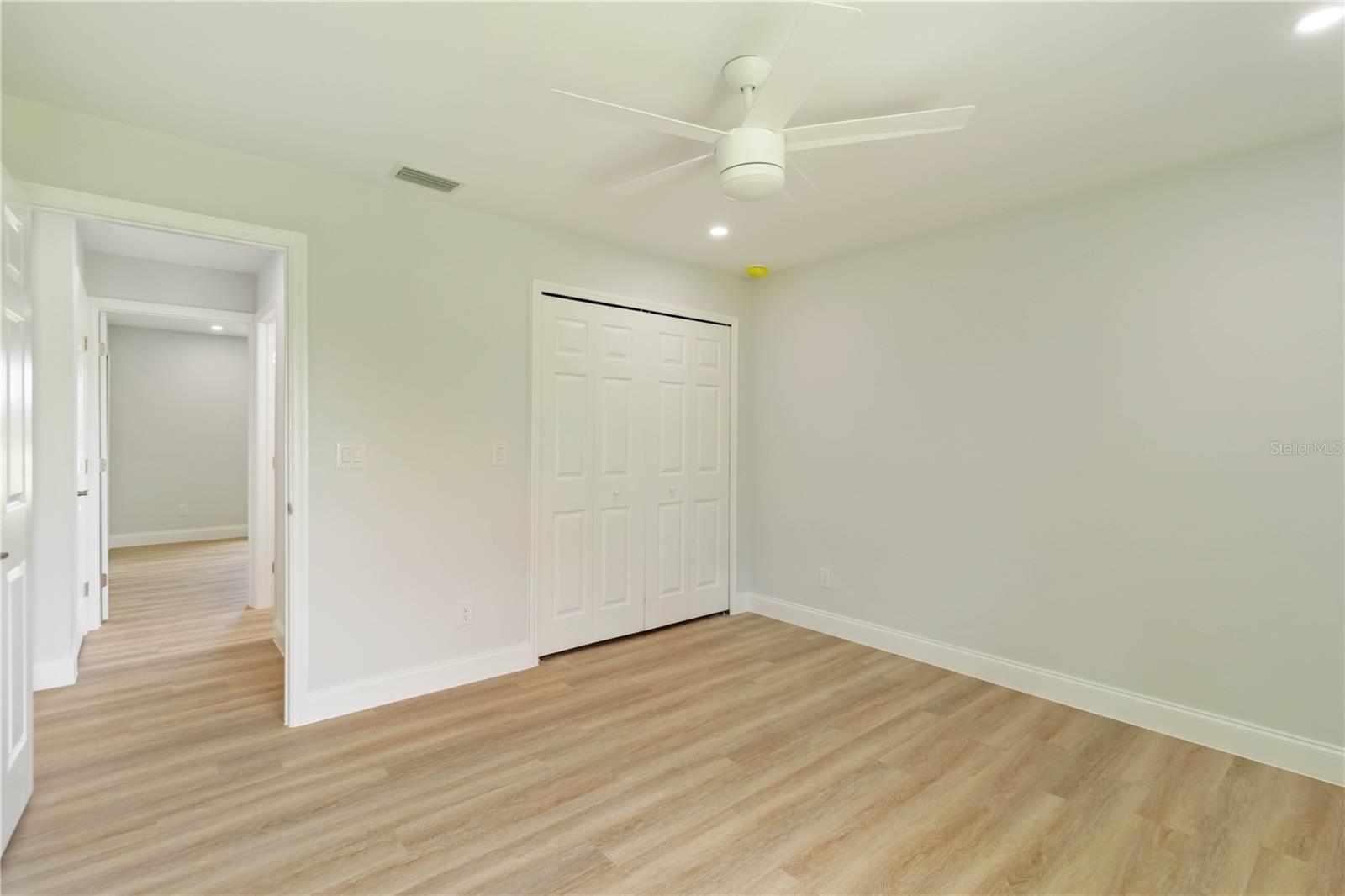 100 ABBOTT CT