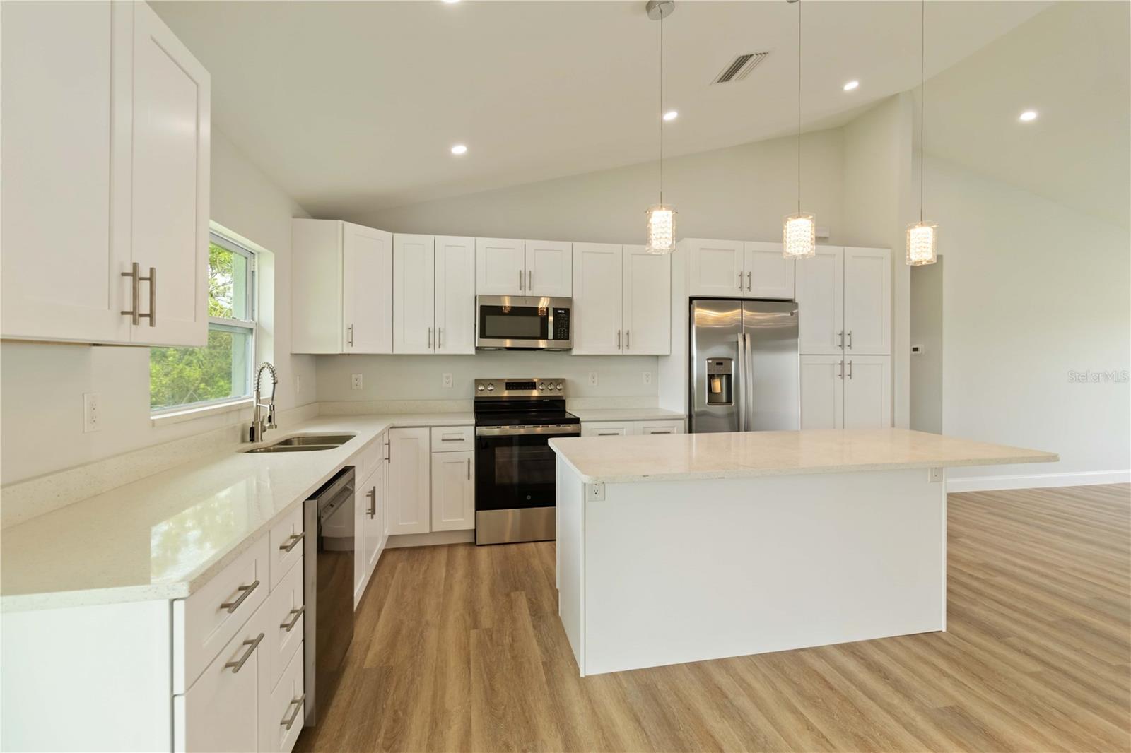 100 ABBOTT CT