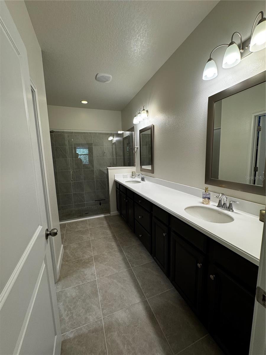 11665 ROLLING GREEN DR