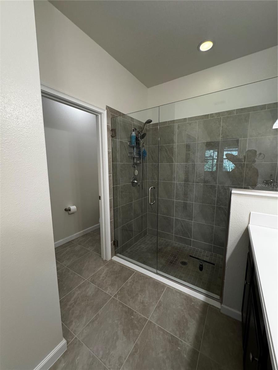 11665 ROLLING GREEN DR