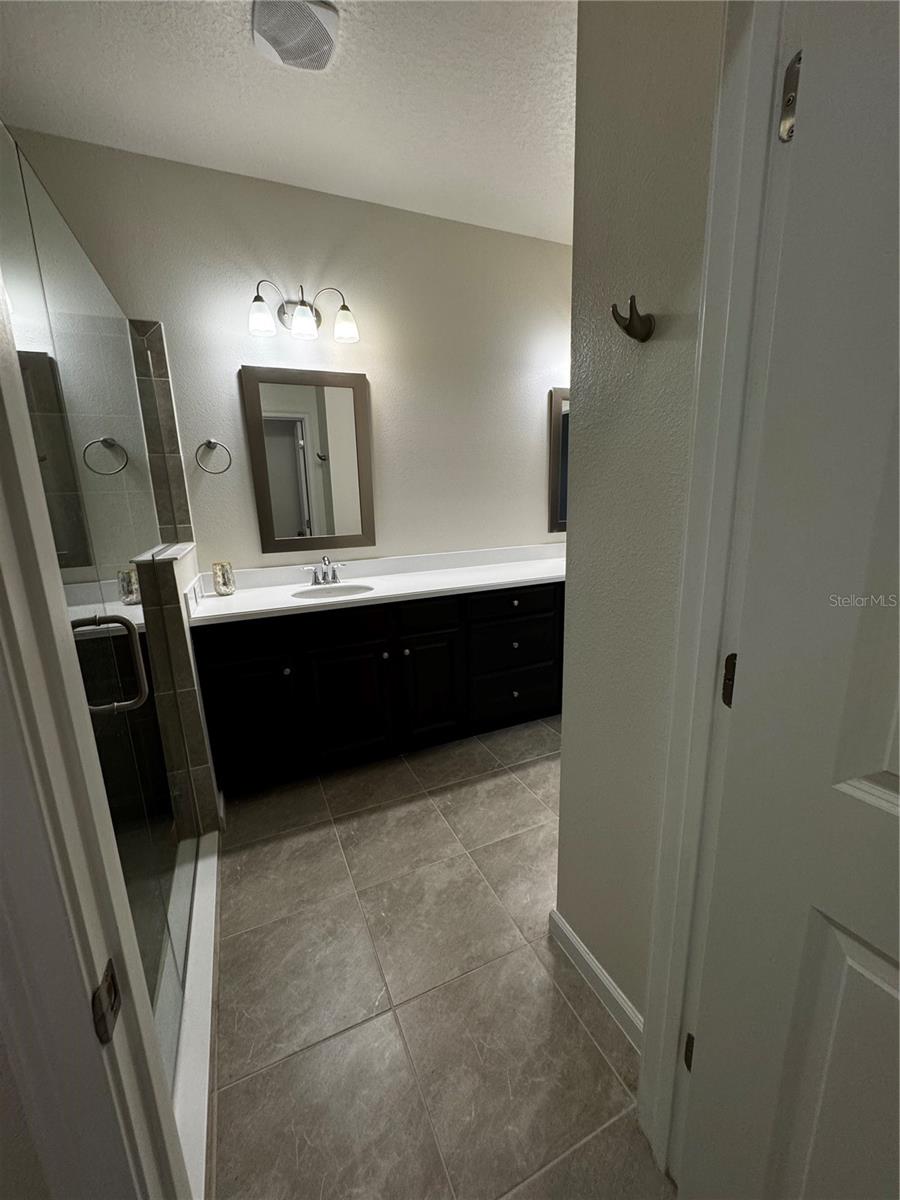 11665 ROLLING GREEN DR