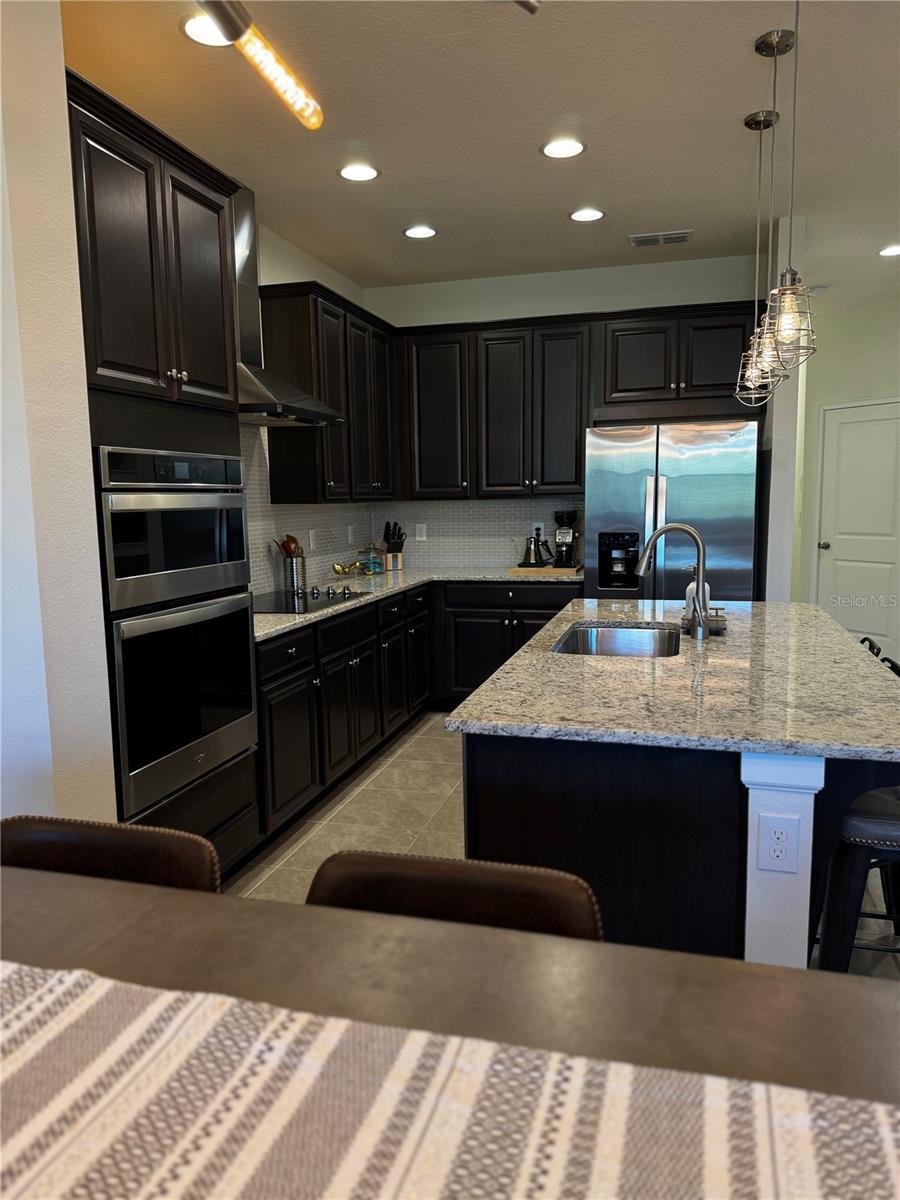 11665 ROLLING GREEN DR