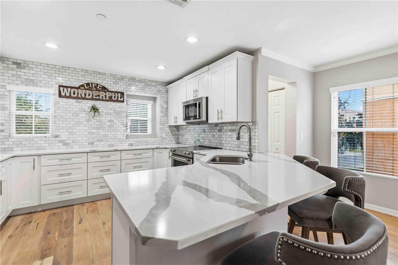 9040 WHITE SAGE LOOP