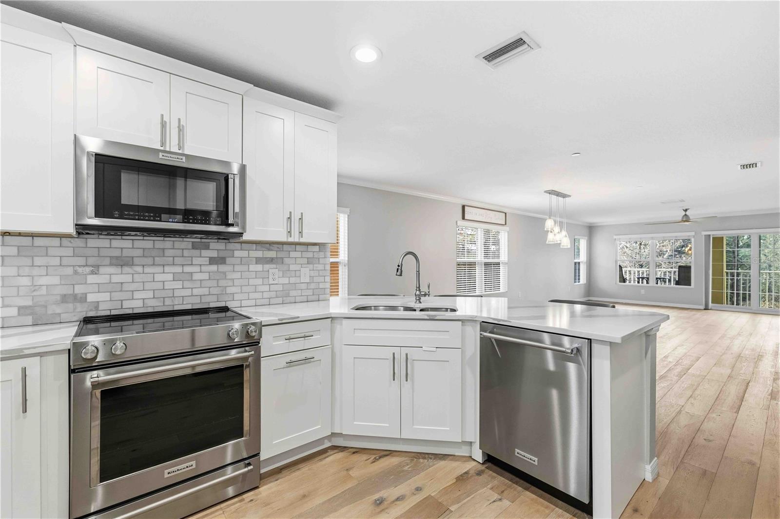 9040 WHITE SAGE LOOP