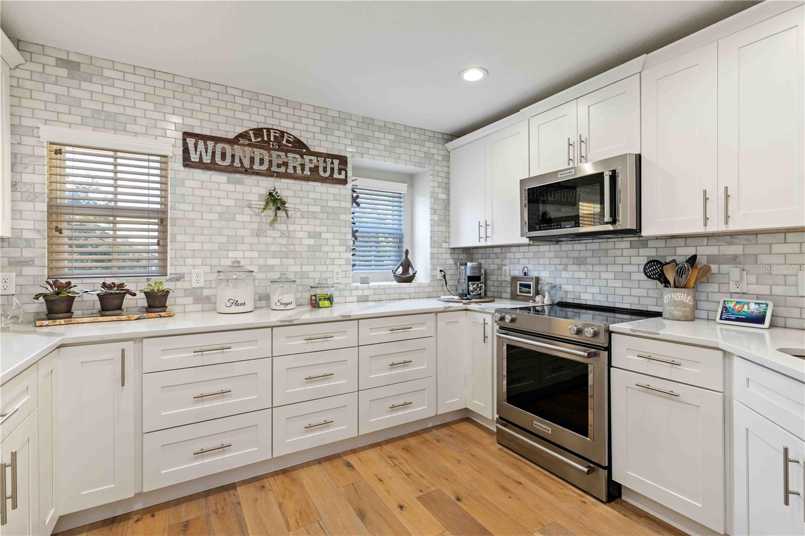 9040 WHITE SAGE LOOP