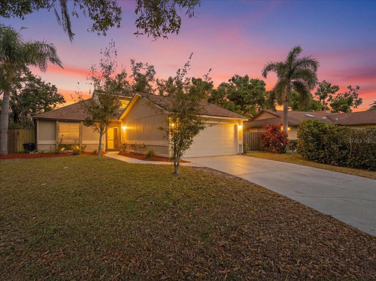 8215 COUNTRY OAKS CT