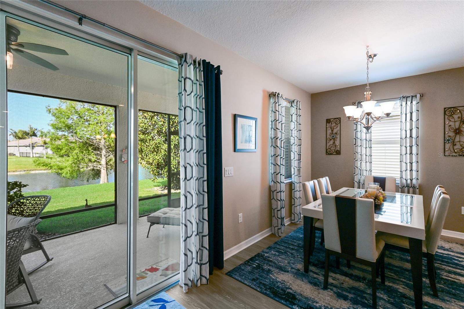 2937 ESMERALDA DR