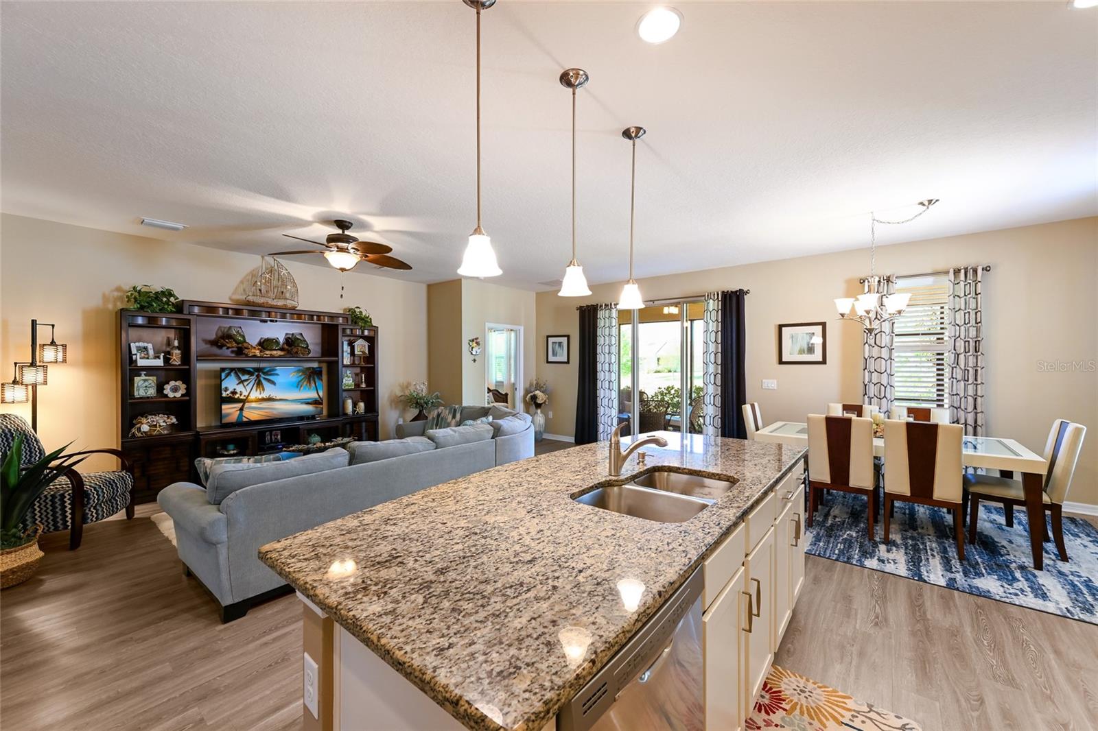 2937 ESMERALDA DR