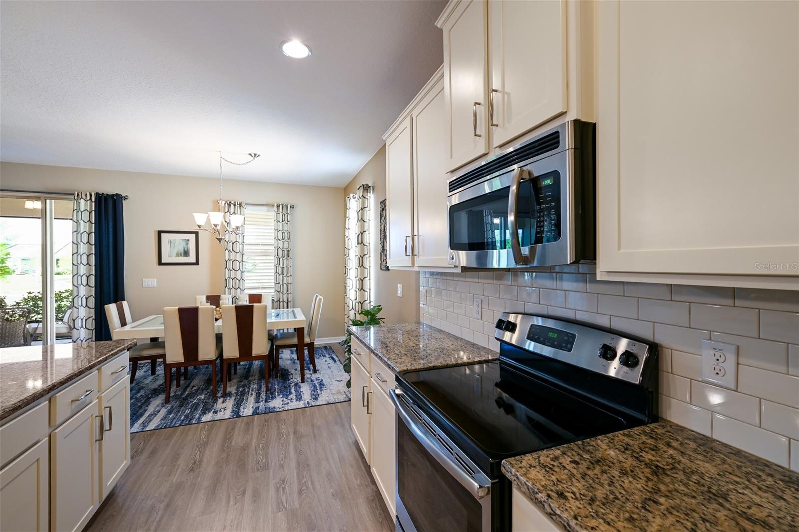2937 ESMERALDA DR